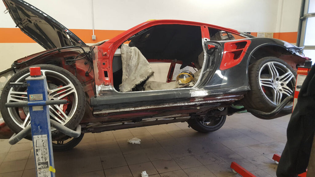 2396623-29cf05c925f7d250bf9895f678396a44